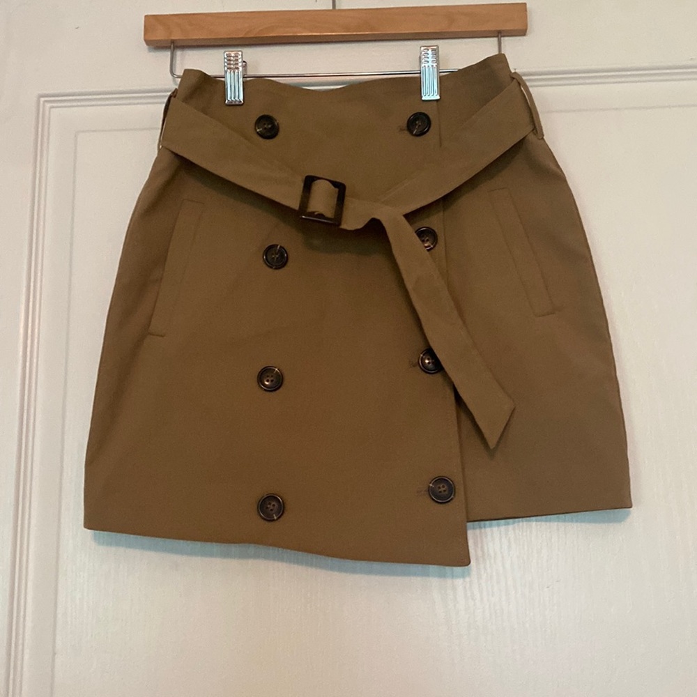 Button detail skirt